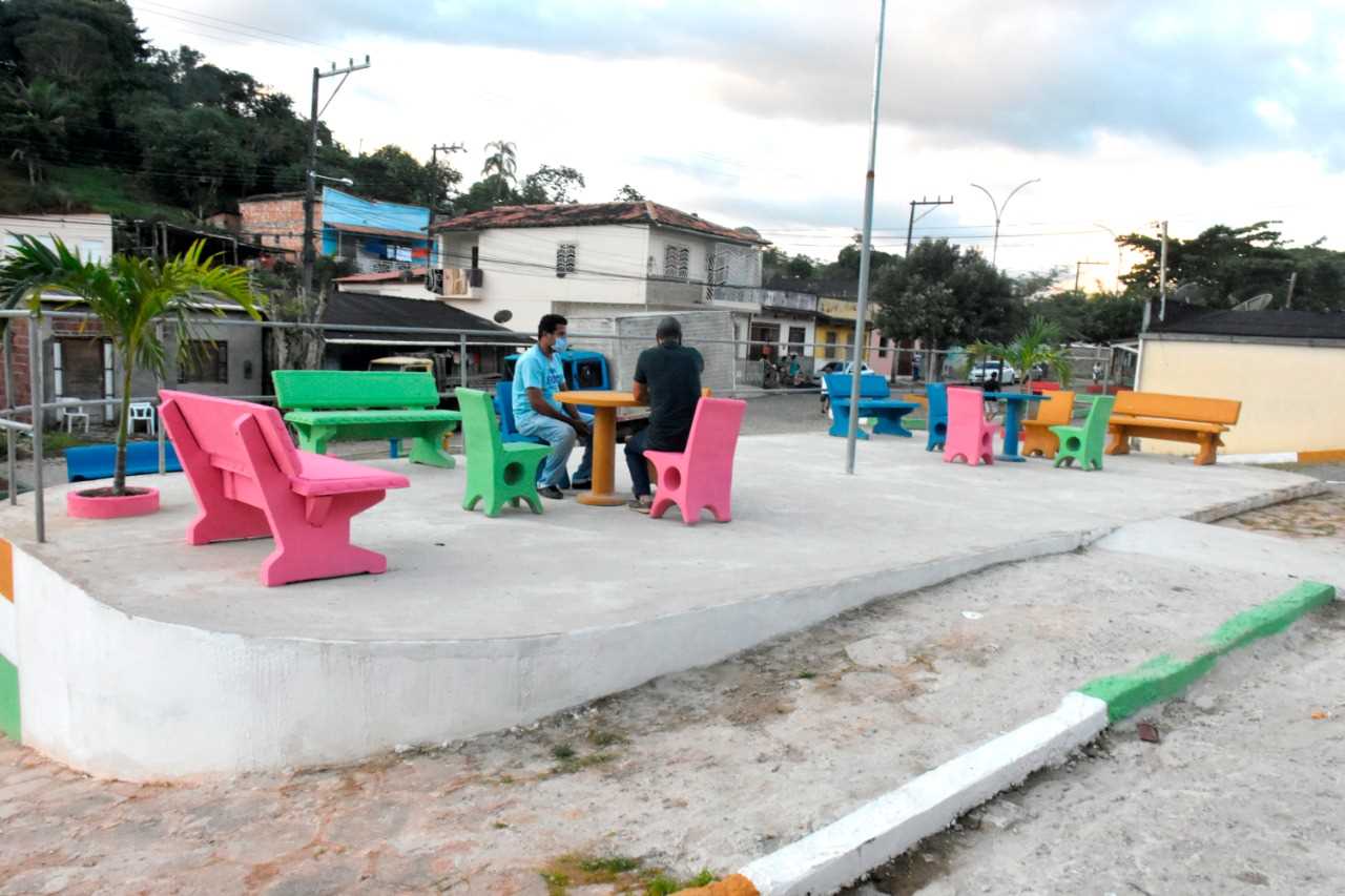 Camacã: Nova praça construída em Leoventura chama atenção dos moradores
